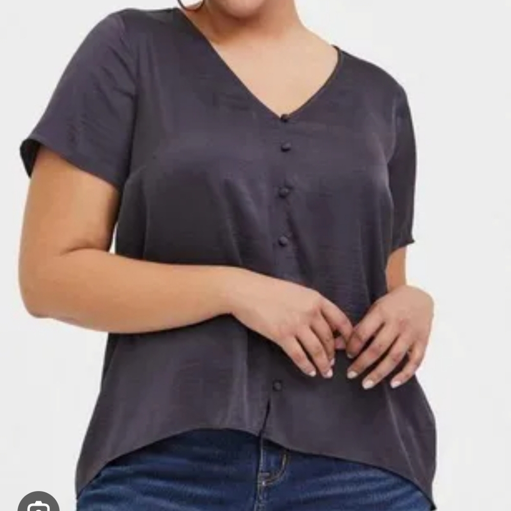 Torrid Romantic Size 2X Gray Satin Button Front Short Sleeve Blouse